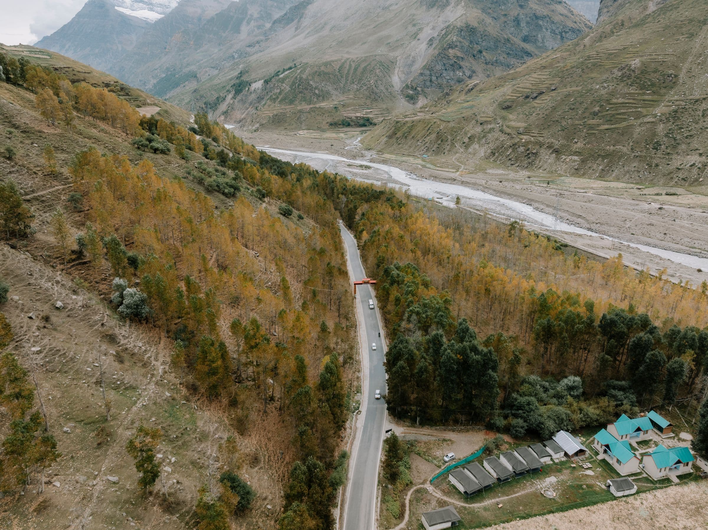 The road down the Kullu valley towards Manali